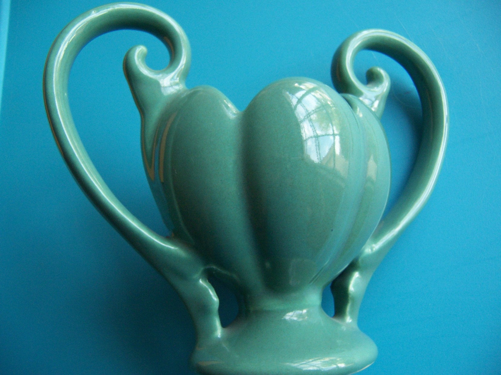 very vintage green vase