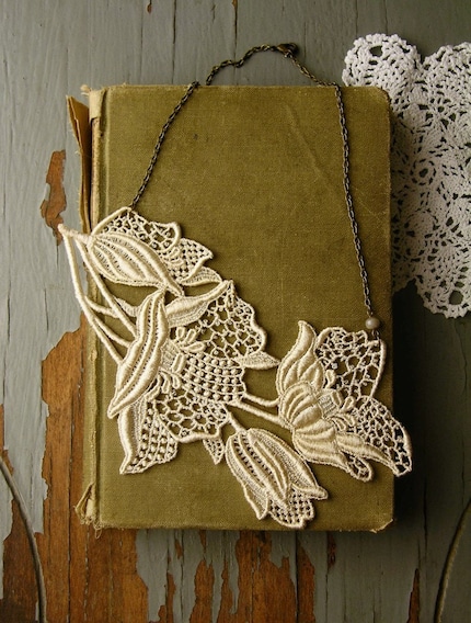 lily lace necklace