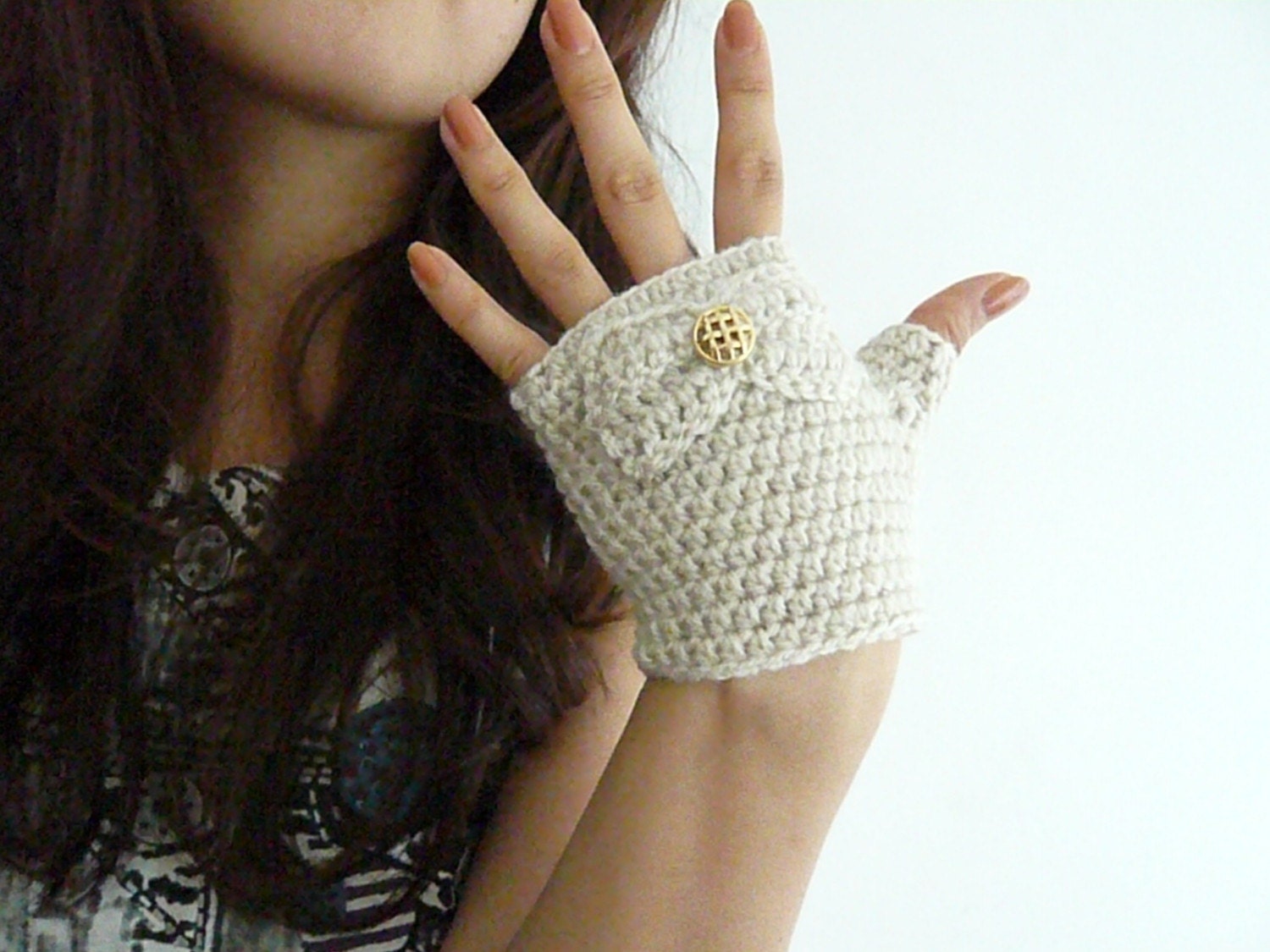 Cream Short Fingerless Mittens with Bow and Button