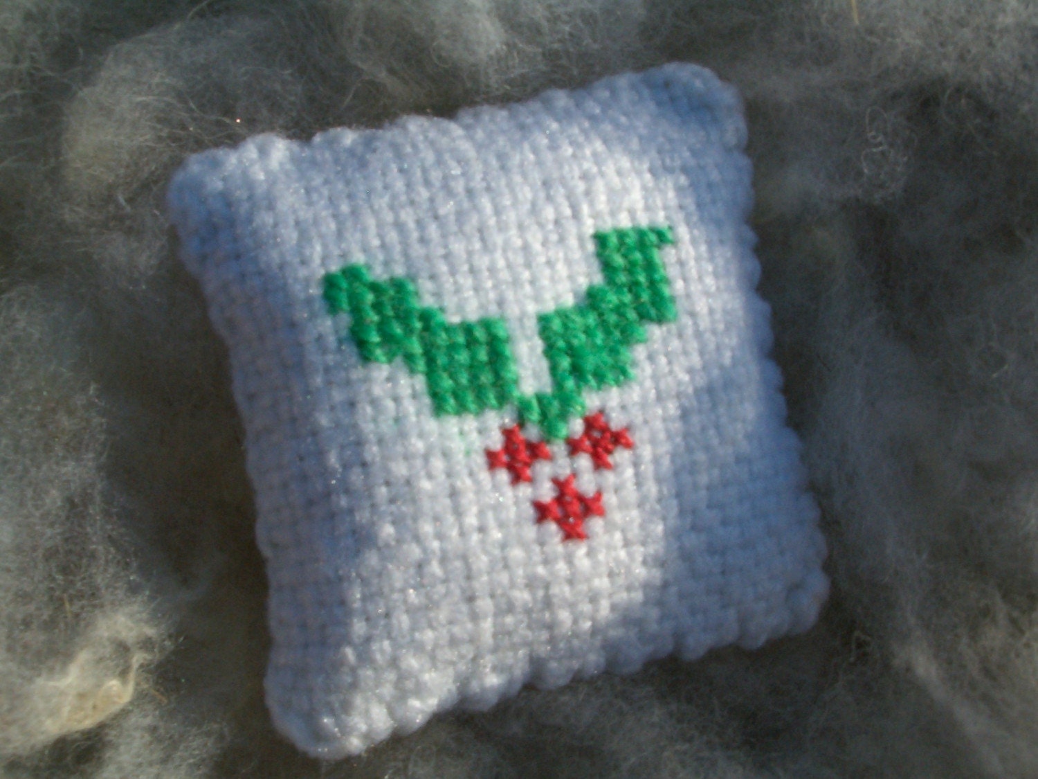 Woven Balsam Sachet - Holly leaves and berries