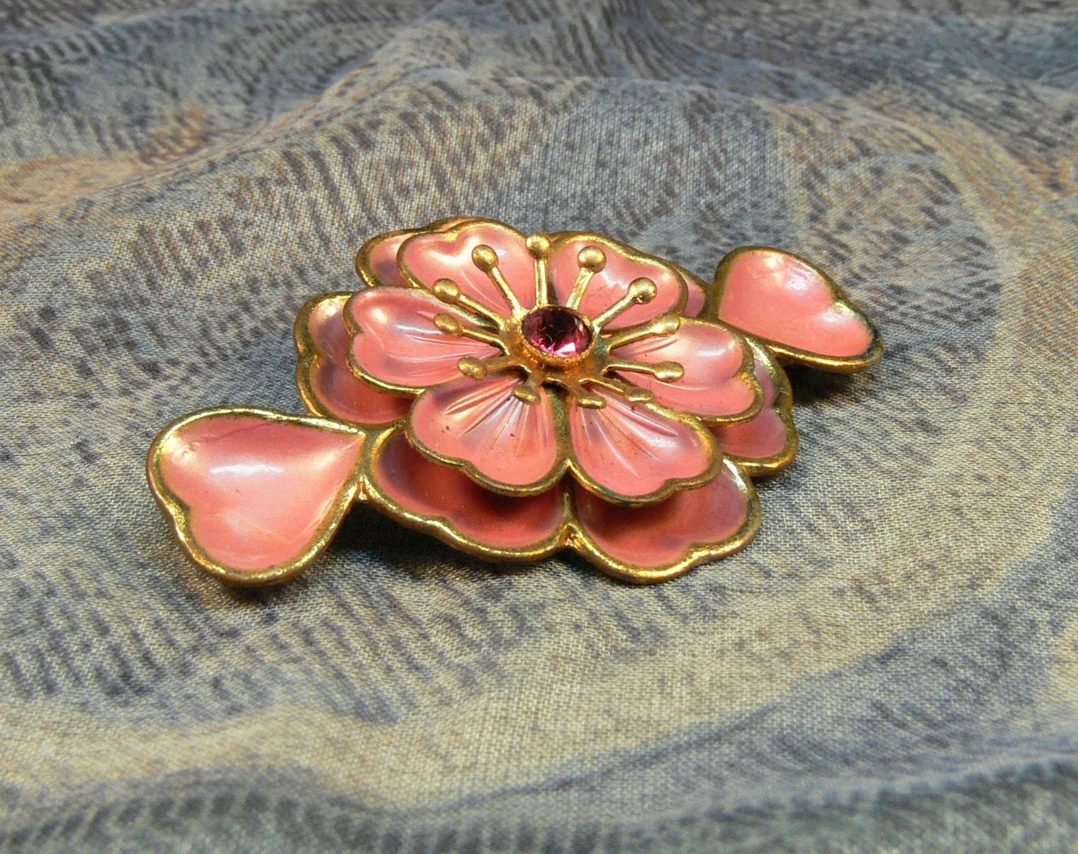 Pink Rose Pin with Hearts in Brass Enamel and Rhinestone
