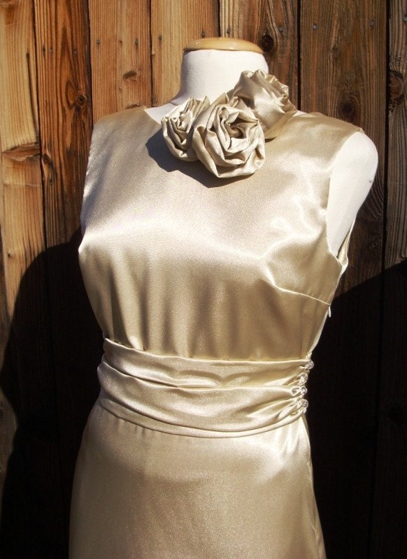 Old Hollywood Glamour in Champagne-Colored Satin - Size 10