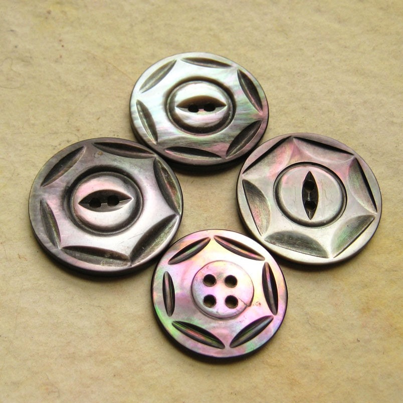 Smoky Pearl Shell Star Patterned Buttons