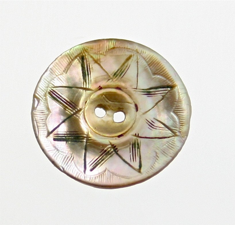 Antique Pearl Button - Incised Sun Design 18mm AMAZING IRIDESCENCE