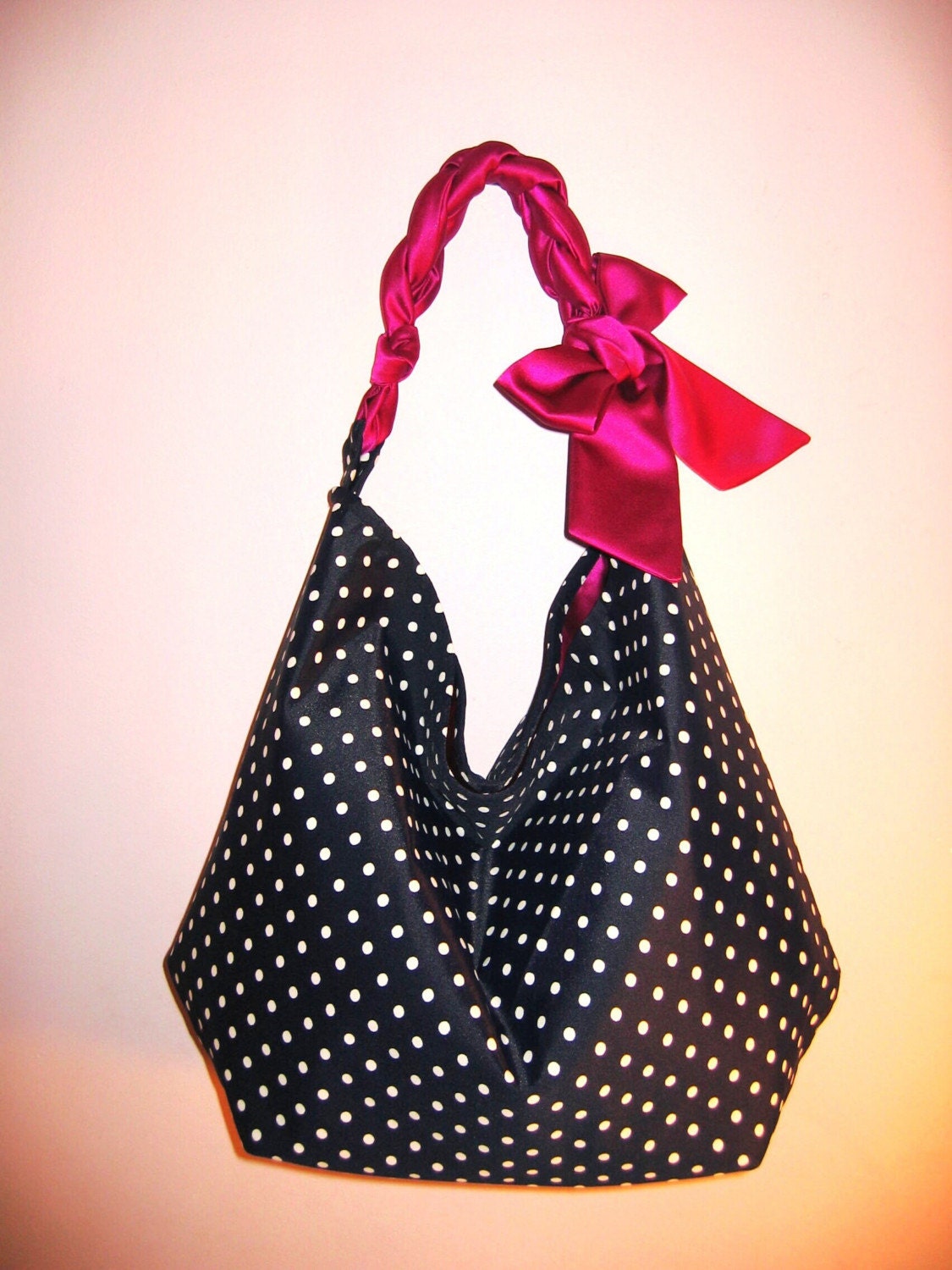 angie tote in navy blue with white dots with magenta