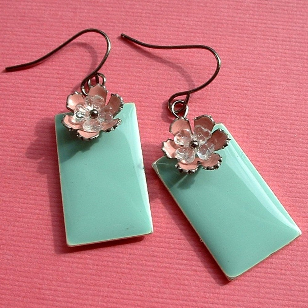 garden party earrings in mint and pink