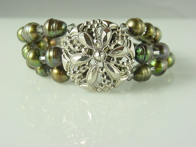 Vintage Button Bracelet With Pearls