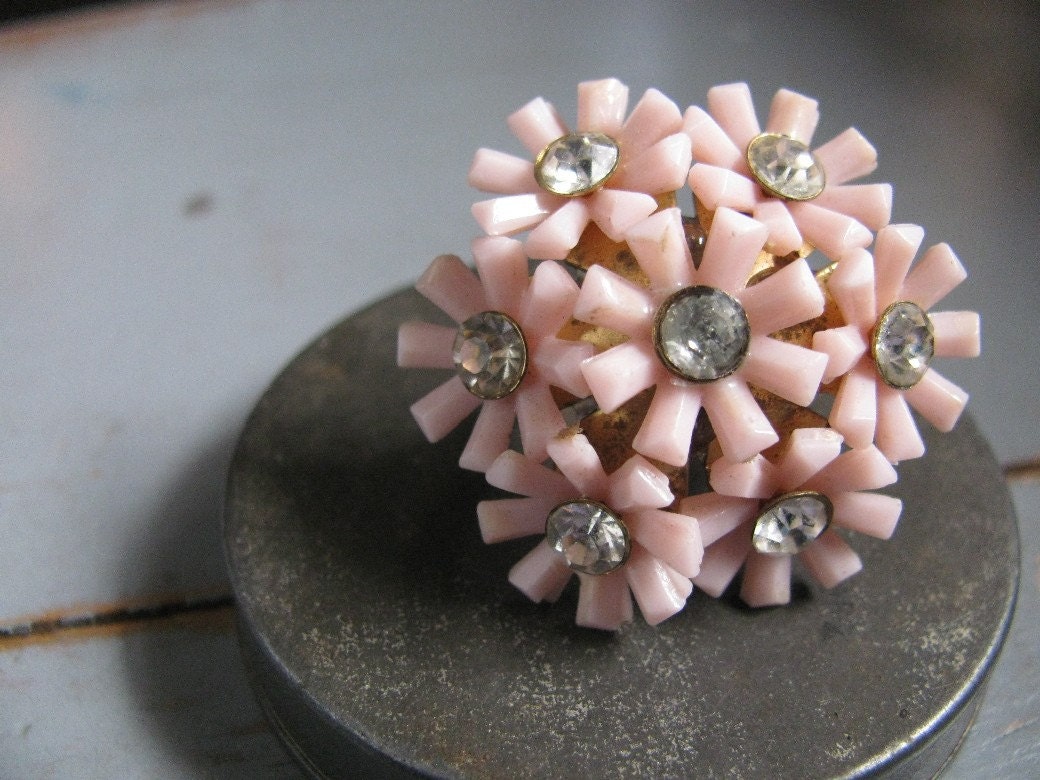 ON SALE - THE GARDEN FLOWER (pink variation) - vintage SPARKLE cocktail ring assemblage OOAK