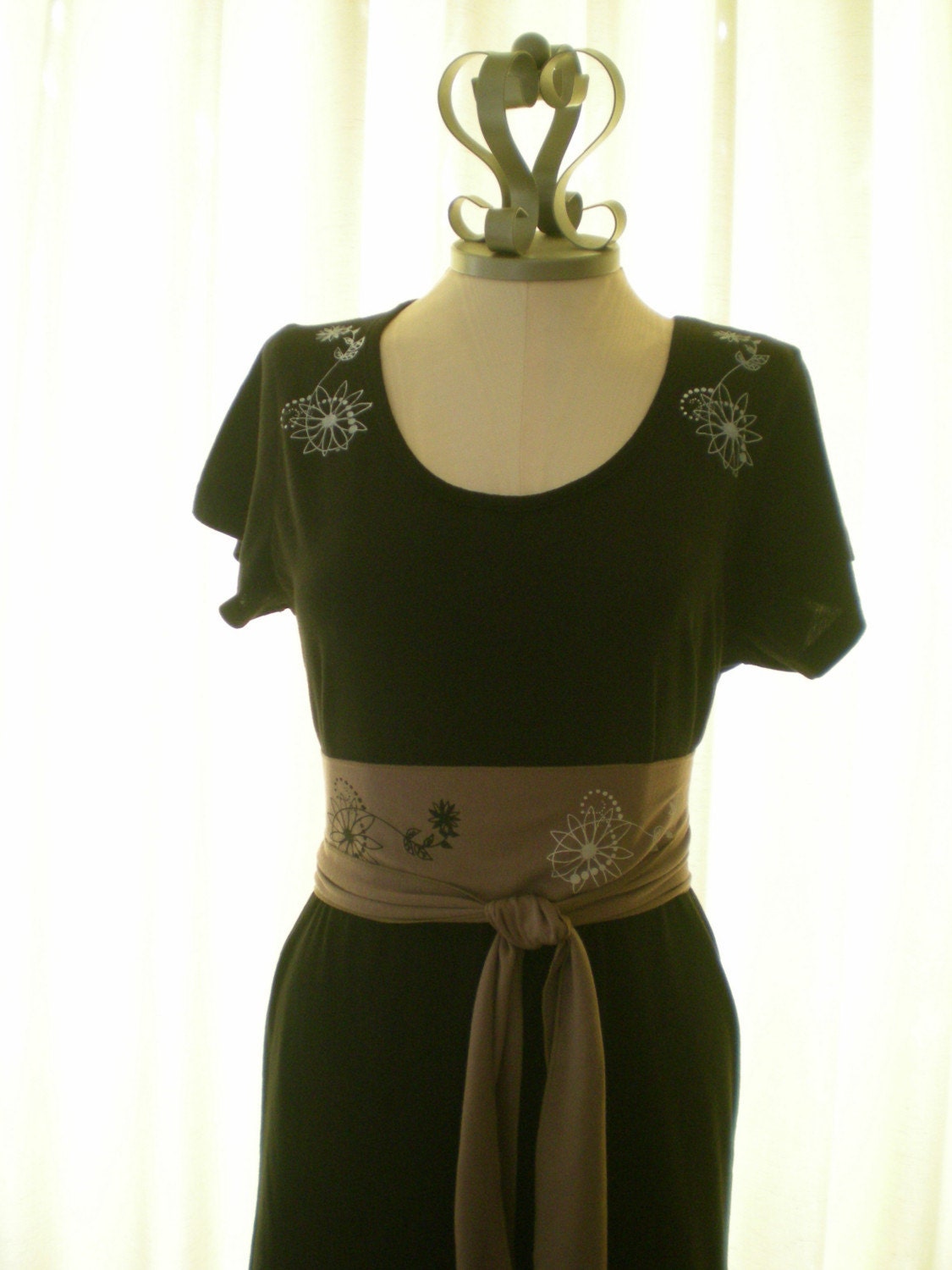 O.O.A.K Betsey Black Slummy Tee Dress with Obi Sash Size Small-Two Flowers Design