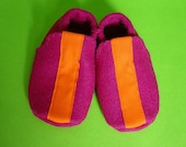 kinchi baby shoes. deep pink wool 