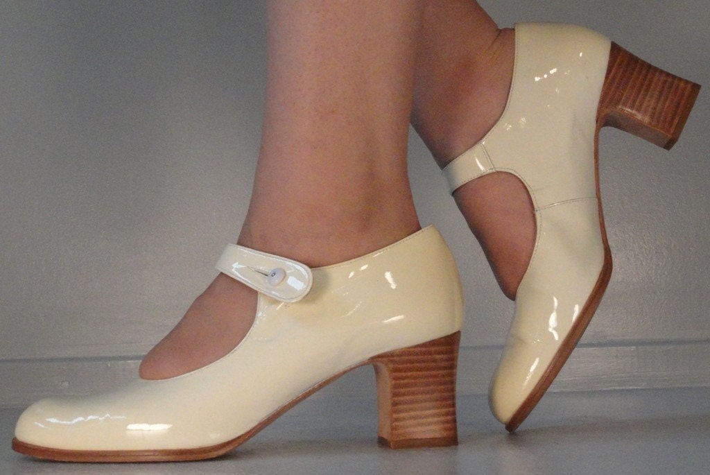 Cream Patent Leather Vintage Kenneth Cole Mary Janes Shoes