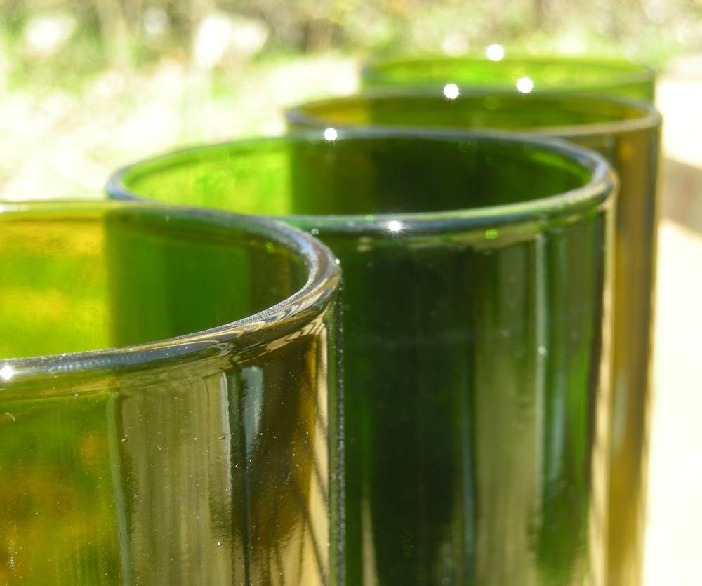 Set of 8 tumblers made from recycled wine bottles