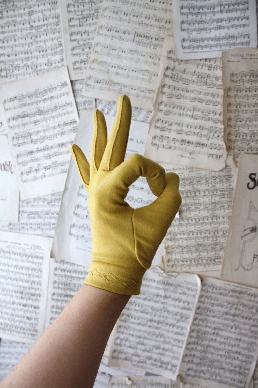Vintage MUSTARD YELLOW gloves
