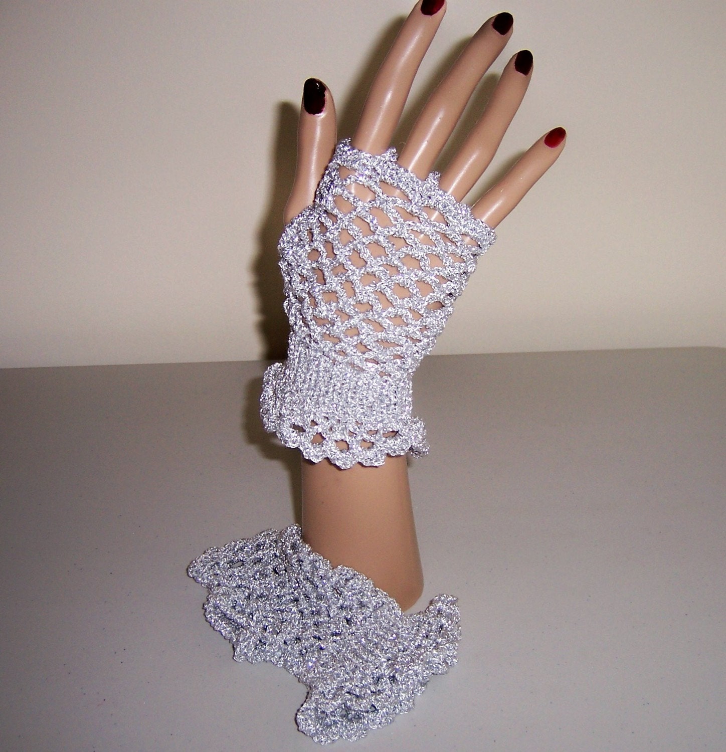 Fingerless Lace Glove, Frilled at Wrist, Silver