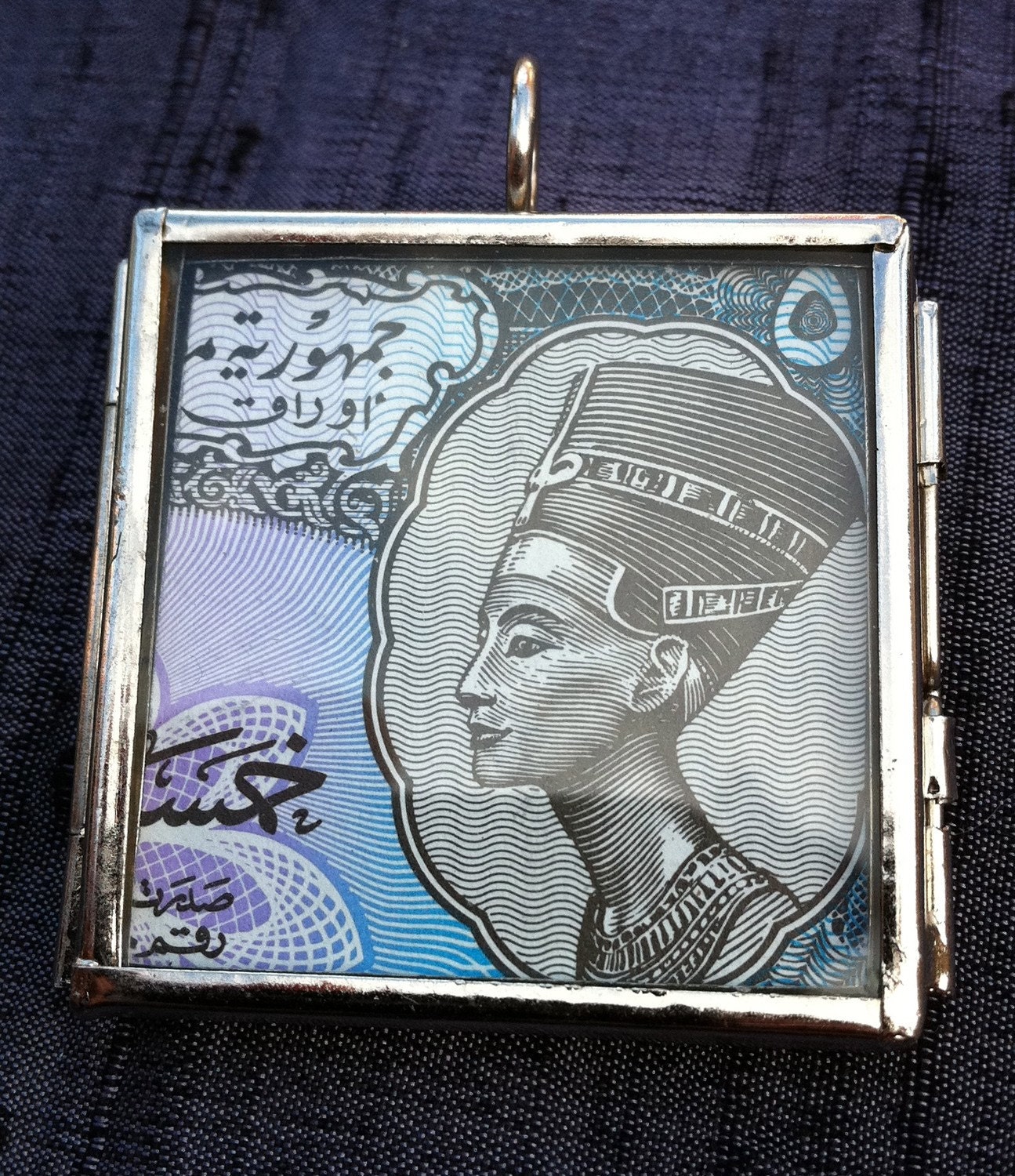 Glass Locket with Old Money No. 25 - Nefertiti