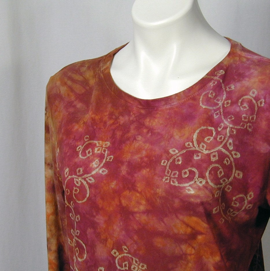Twisted Tendrils Reverse Echo Tee in Cranberry Orange Relish (lg)
