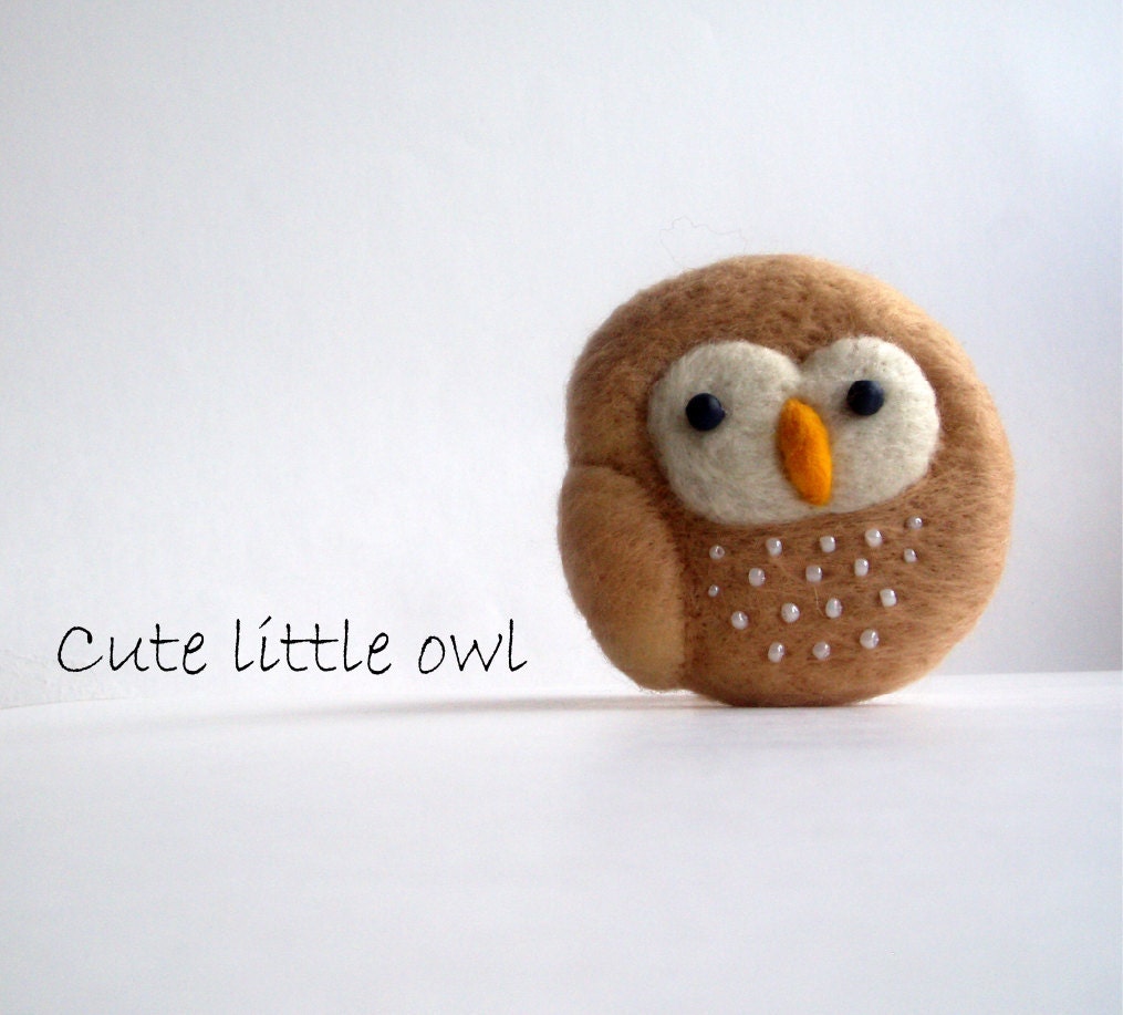 Cute little owl 1 - the needle felted brooch