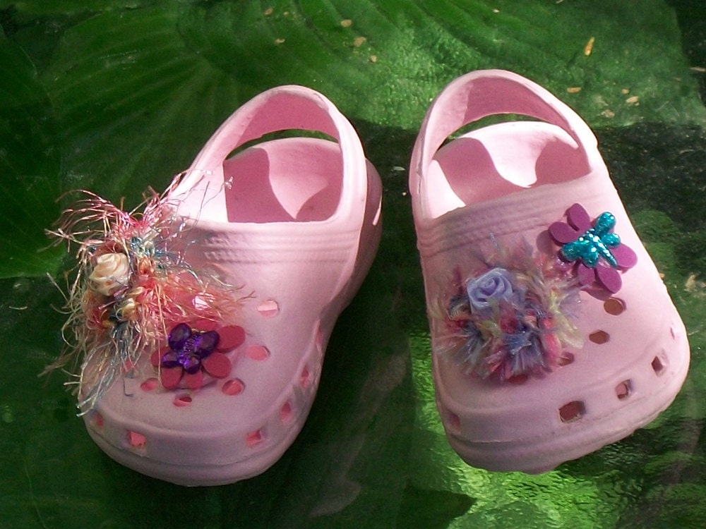 Special Toddler Girls Clogs with Yarn Embellishments