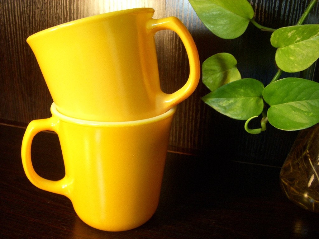 Vintage Set of 2 Sun Yellow Corelle Coffe/Tea Mugs