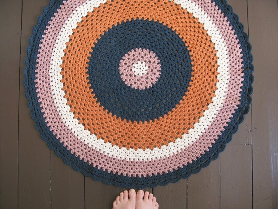 Aggie... decorative crochet floor throw