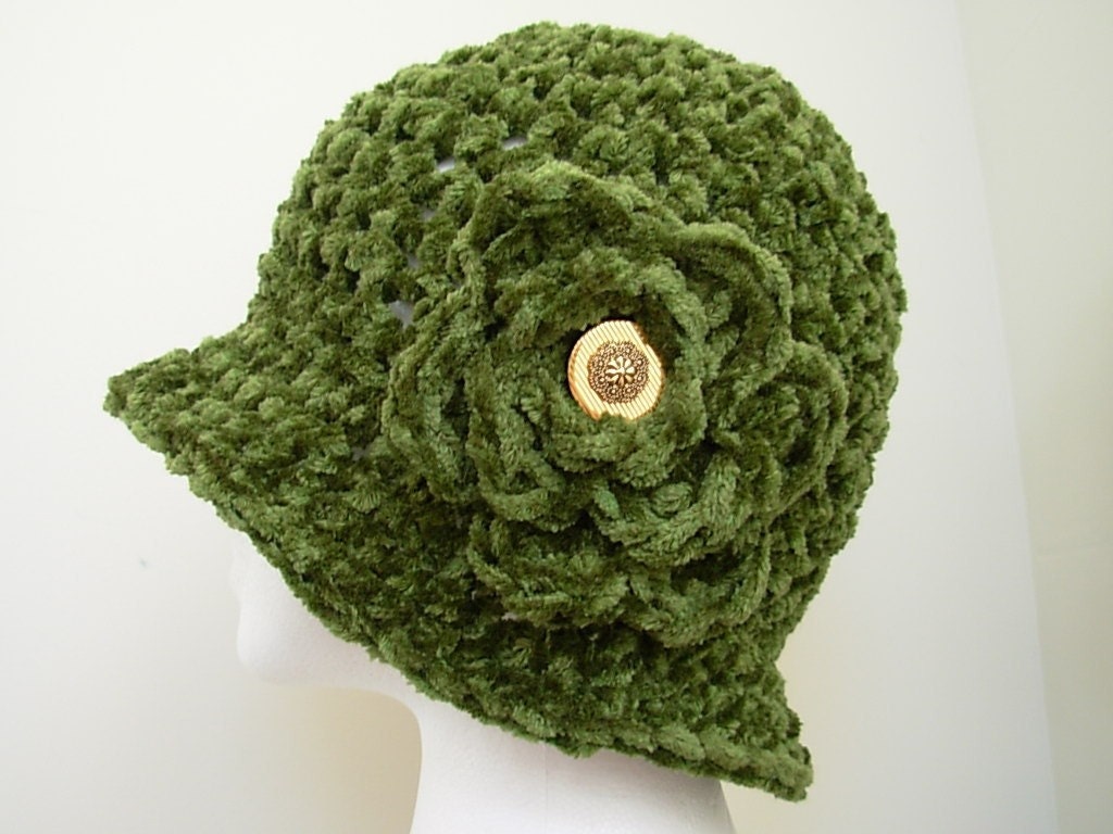 Green Crocheted Brimmed Cloch Hat with Detachable Flower Flapper Style