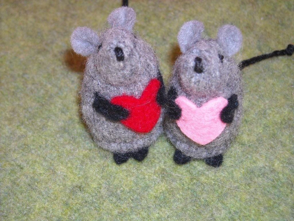 Sweet Wool Felted Valentine Mouse