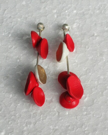 Nutshell Earings red and gold.