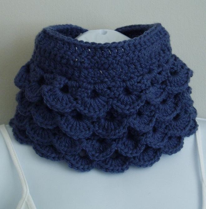Blue Frill Cowl In Cashmere Mix Yarn