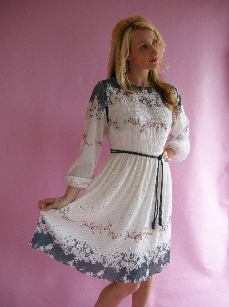 Vintage 70s day dress with pretty cherry blossom print in shades of pink