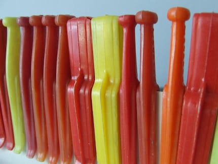 Set of 21 Vintage Plastic Kordite Clothespins Red Orange Yellow Citrus Fire Laundry