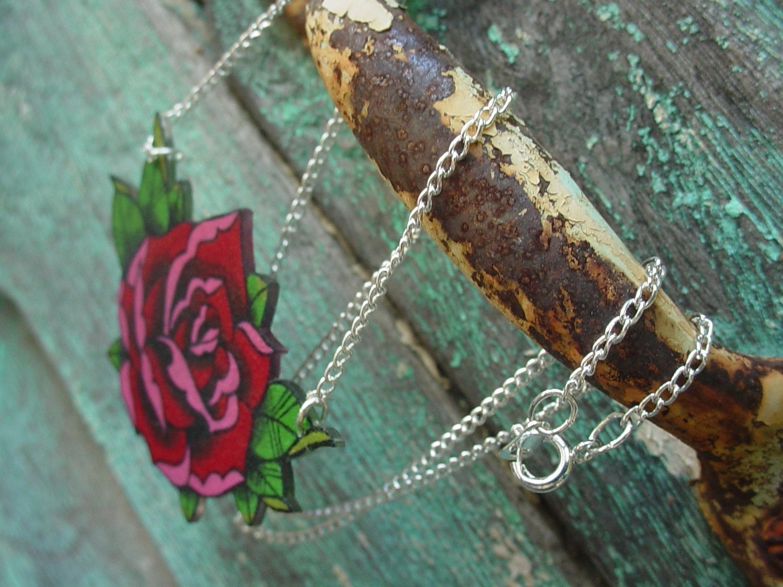 big vintage tattoo style red and pink rose necklace