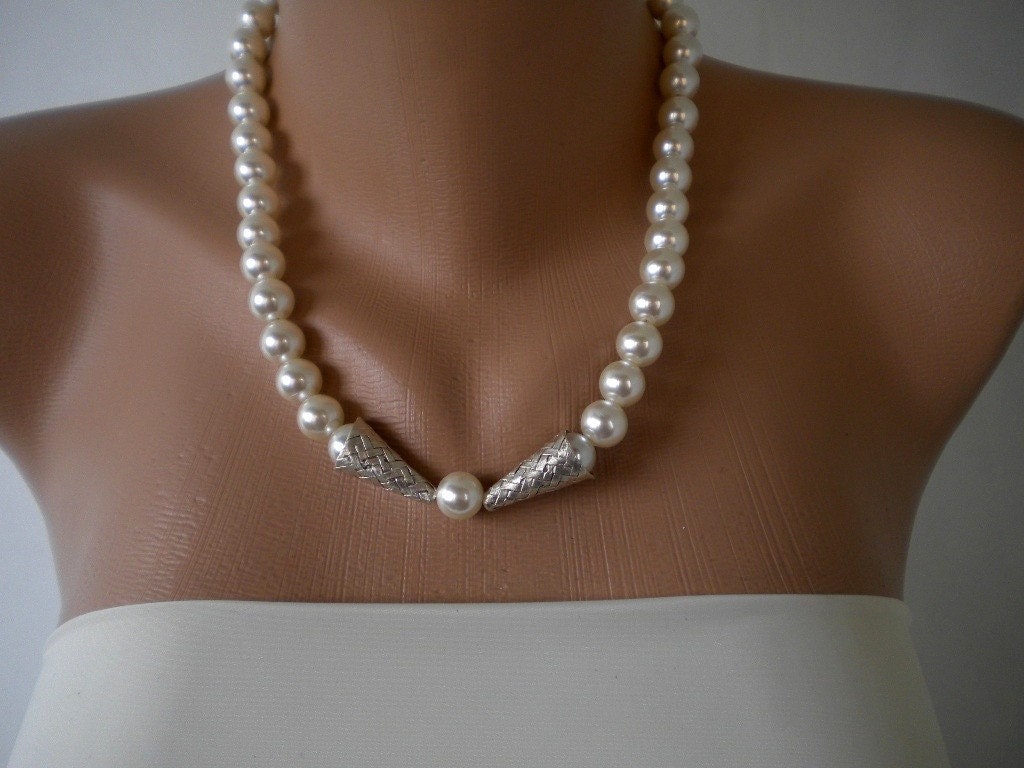 Pearl Wedding Necklace and Bracelet Set by kirevi8 on Etsy 