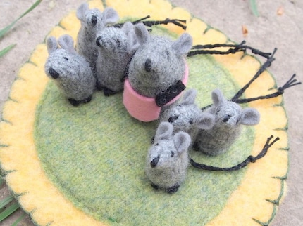 Mouse Mama with baby mice