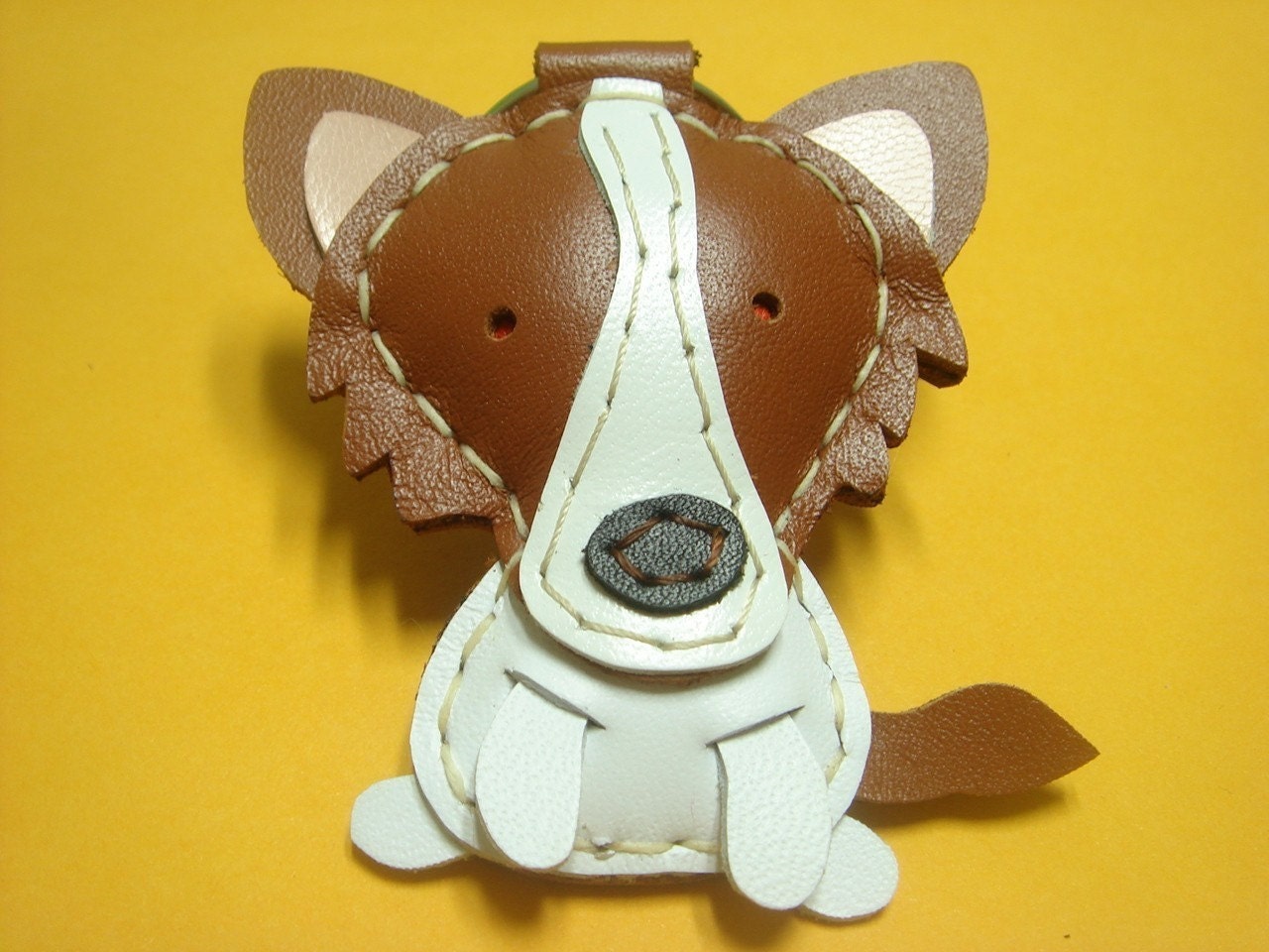 Lucy the Border Collie leather keychain ( Brown )