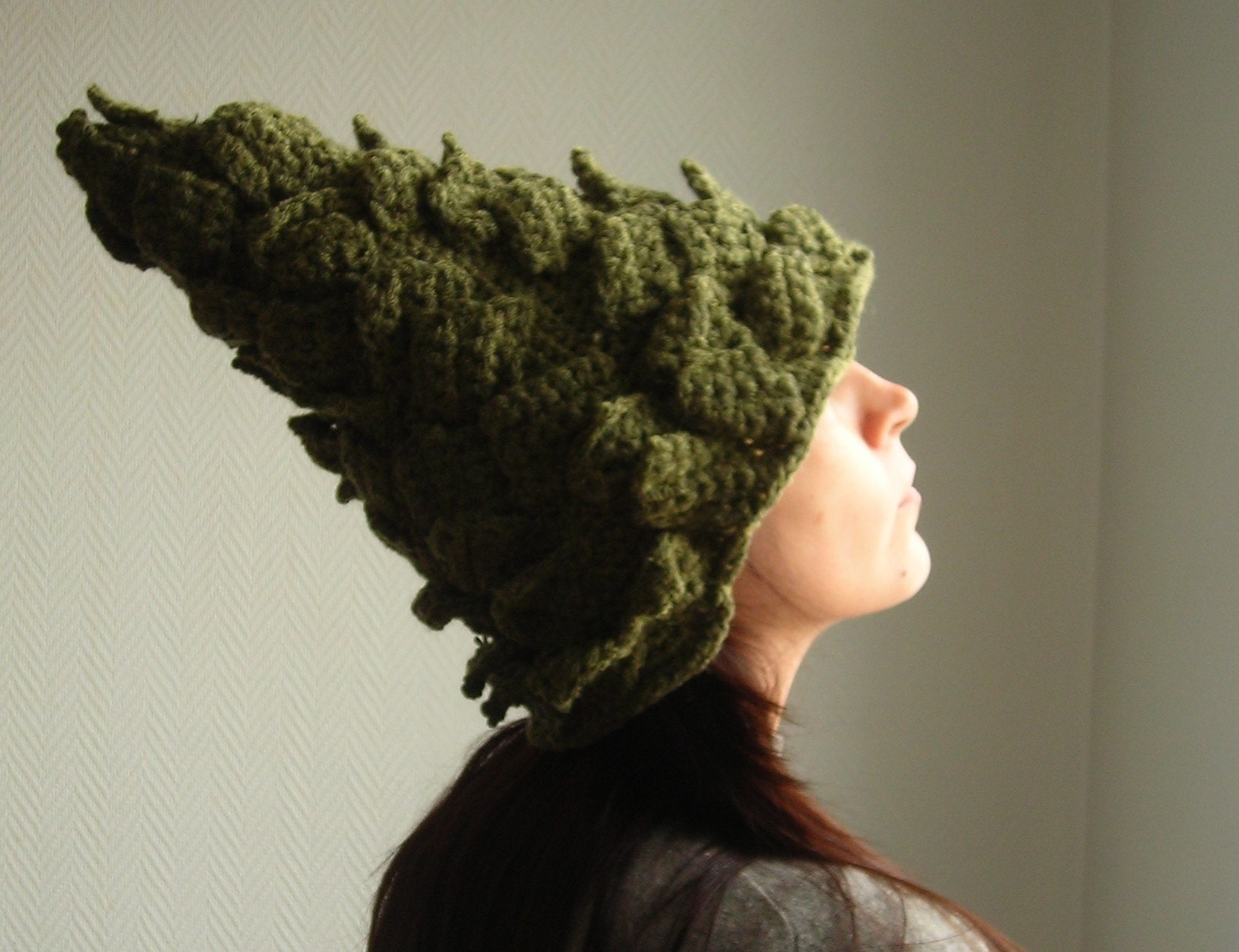MADE TO ORDER Pomme de pin---------------Crocheted hat/Bonnet crochete/ Gorro tejido.