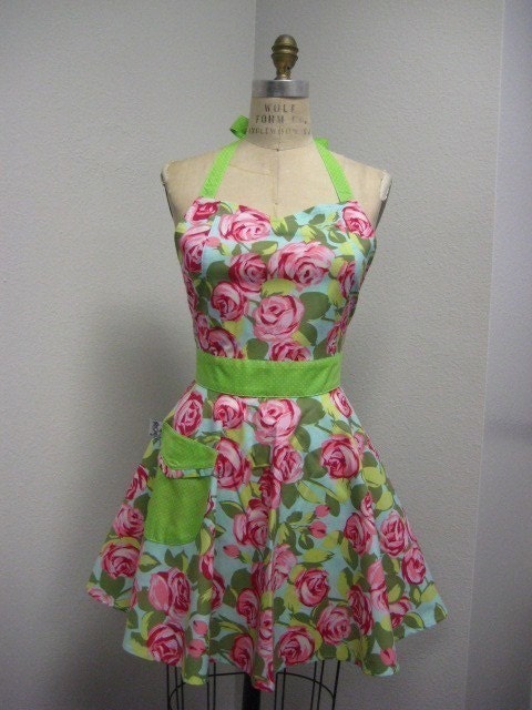 The BELLA  Vintage Inspired Amy Butler Pink Tumble Roses Full Apron