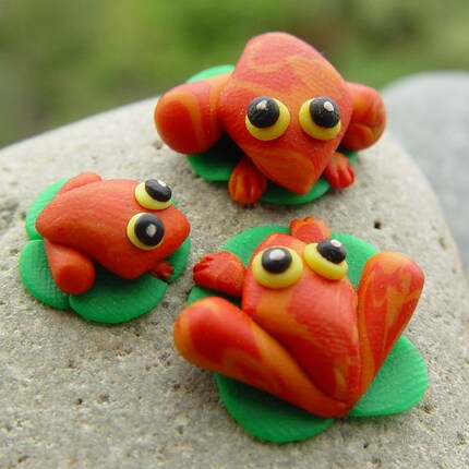 Miniature Froggy Family -terrarium decor