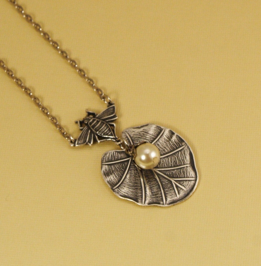 Bumblebee Lilypad Necklace in Antique Silver
