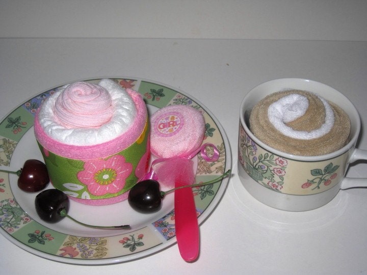 Single Diaper Cupcake with Bonus Washcloth Lollipop