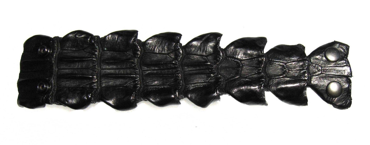 Small Alligator Tail Snap Cuff Bracelet in Black