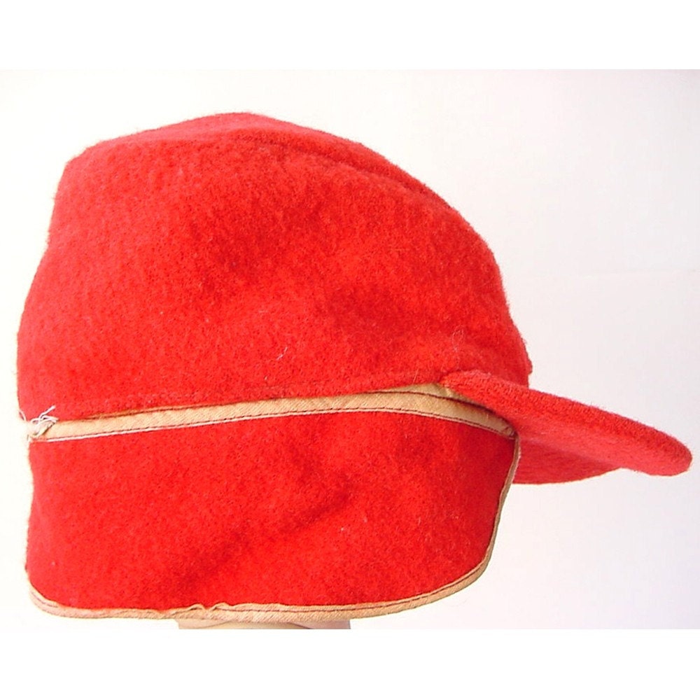 holden red hunting hat