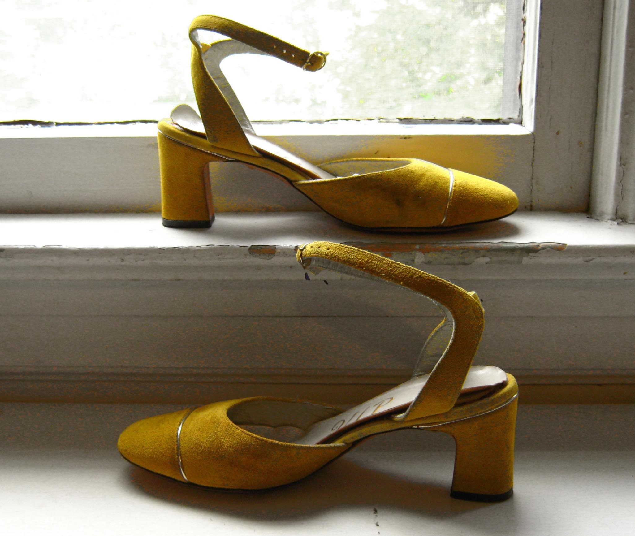 VTG SUEDE YELLOW SHOES