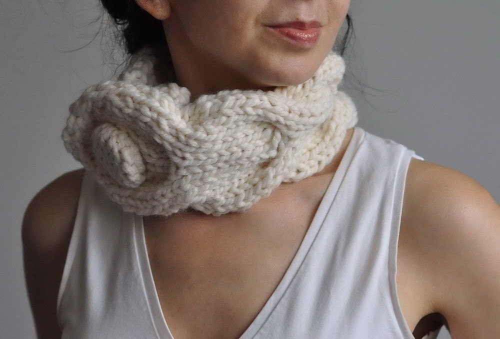 Pure as Snow - classic cable hanknit neckwarmer / collar / choker with huge button in natural cream