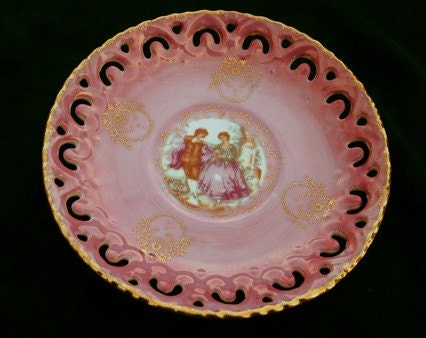 VINTAGE VICTORIAN STYLE SAUCER MADE IN JAPAN