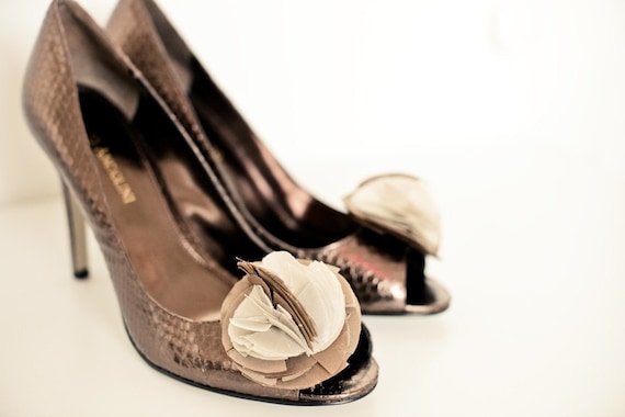 Thursday Tips: Wedding Day Shoes via TheELD.com