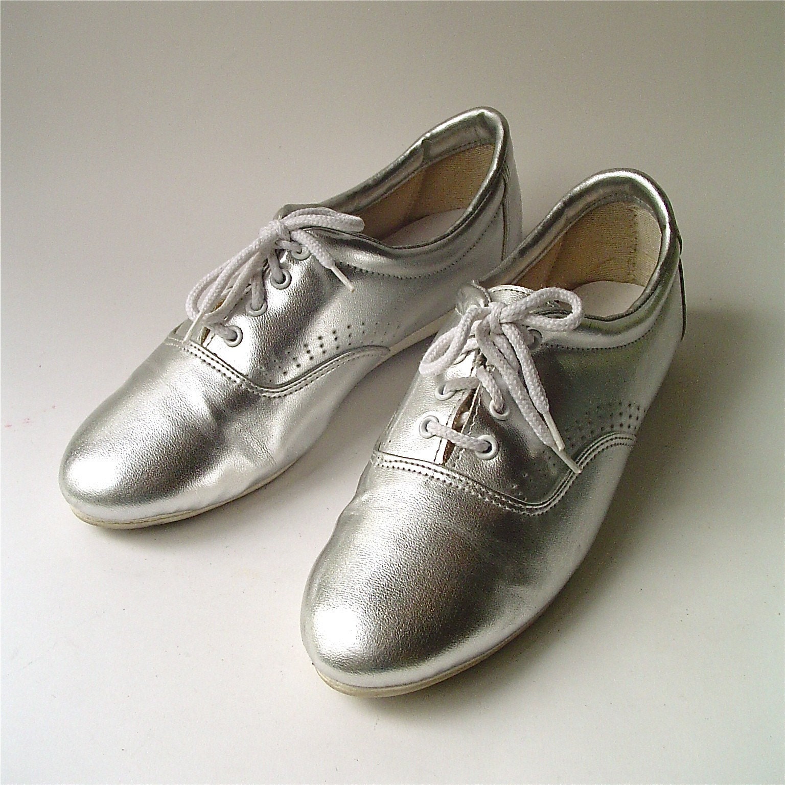 80s vintage Metallic Silver Faux Leather Sneakers
