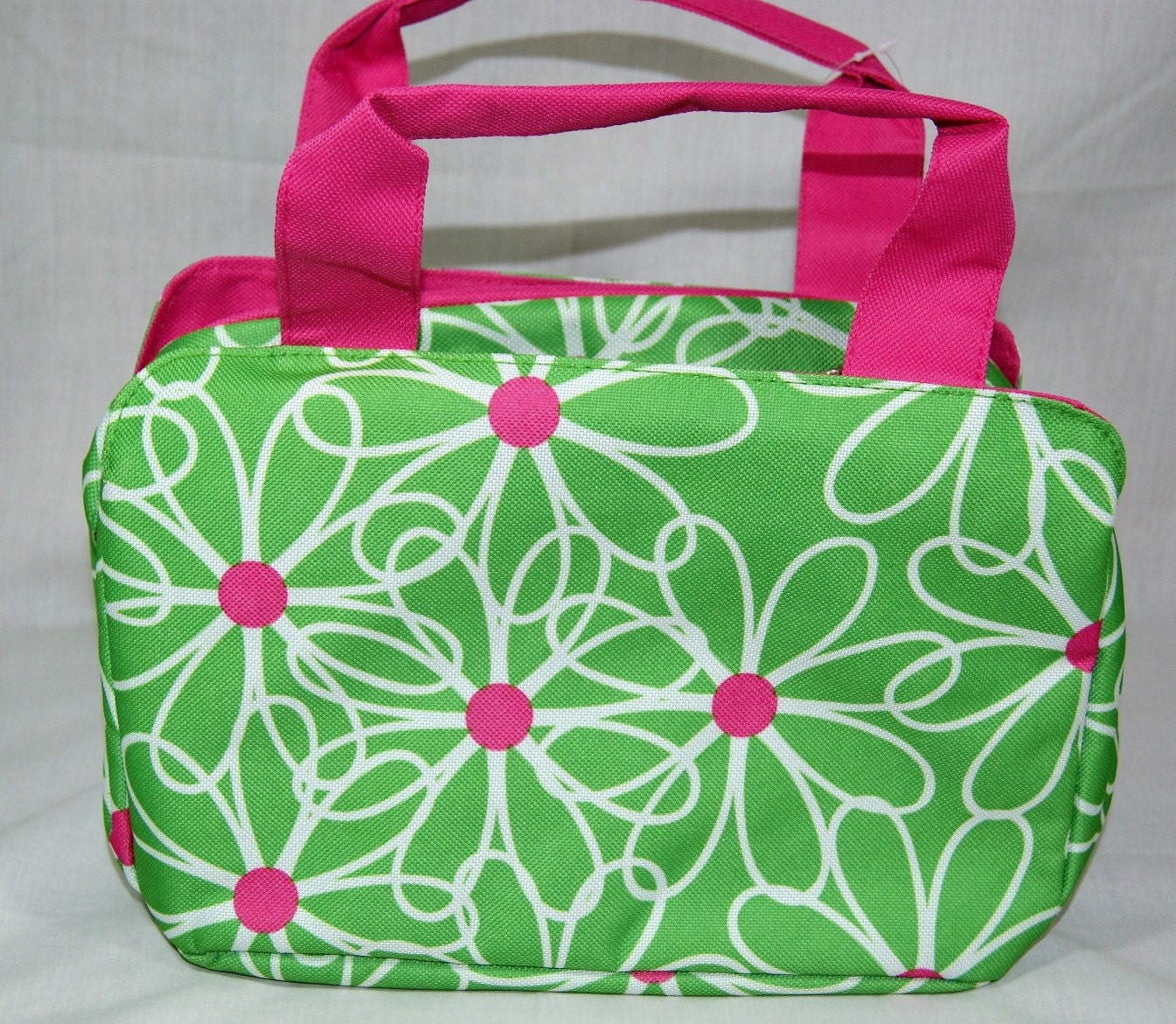 Personalized insulated lunch tote - Green with white daisies