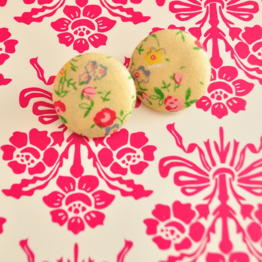 Little bits .. two vintage fabric buttons