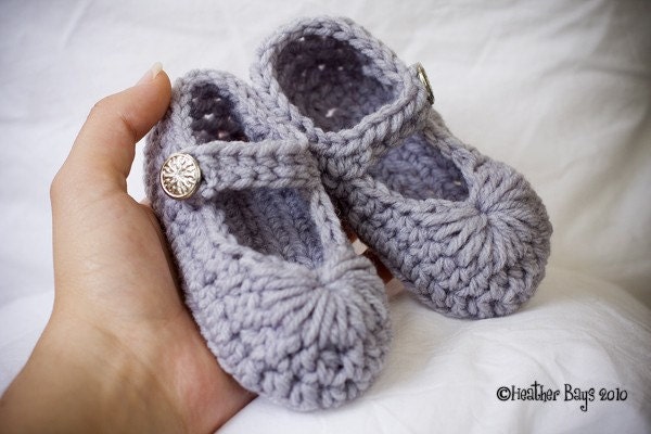 Crocheted Baby Shoes. Gray Mary Janes with Shiny Silver Snowflake Like Vintage Buttons. 9 Months to 12 Months (1 Year.)