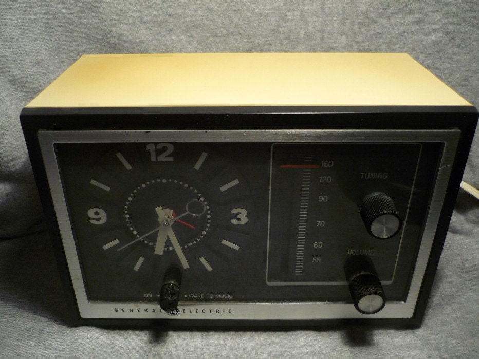 Vintage General Electric AM Radio, Retro GE Alarm Clock, Tested And Working